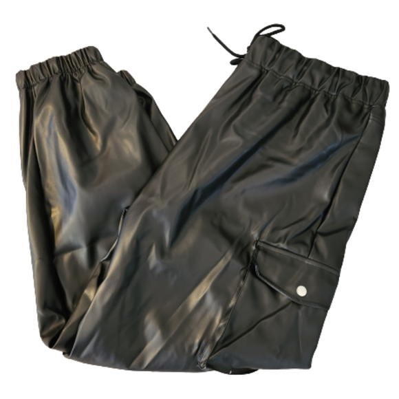 BUTTER SOFT ☆ MIDNITE BLACK ☆ FAUX LEATHER CARGO PANTS ☆ 2x ☆ NWT - Picture 2 of 12